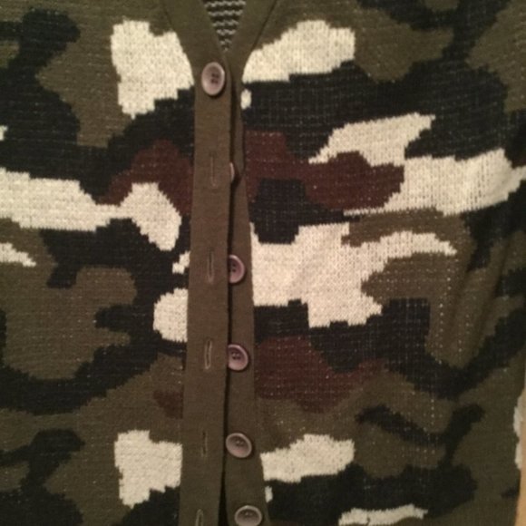 Wet Seal button front camo cardigan - Picture 2 of 4
